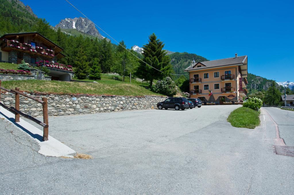 Albergo Valentino 비오나즈 외부 사진